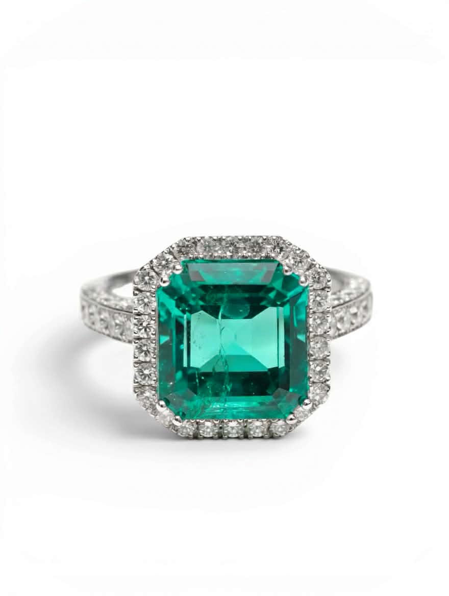 Anello con Smeraldo carré e Diamanti in Oro Bianco 18 Carati – Simmi Gioielli - Simmi Gioiellerie - Anelli