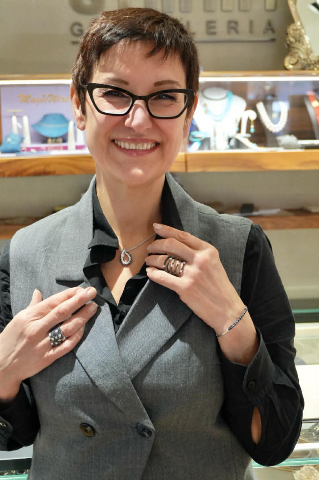 Anello Spirale in Oro Bianco 18 kt con Brillanti e Diamanti Neri – Simmi Gioielli - Simmi Gioiellerie - Anelli