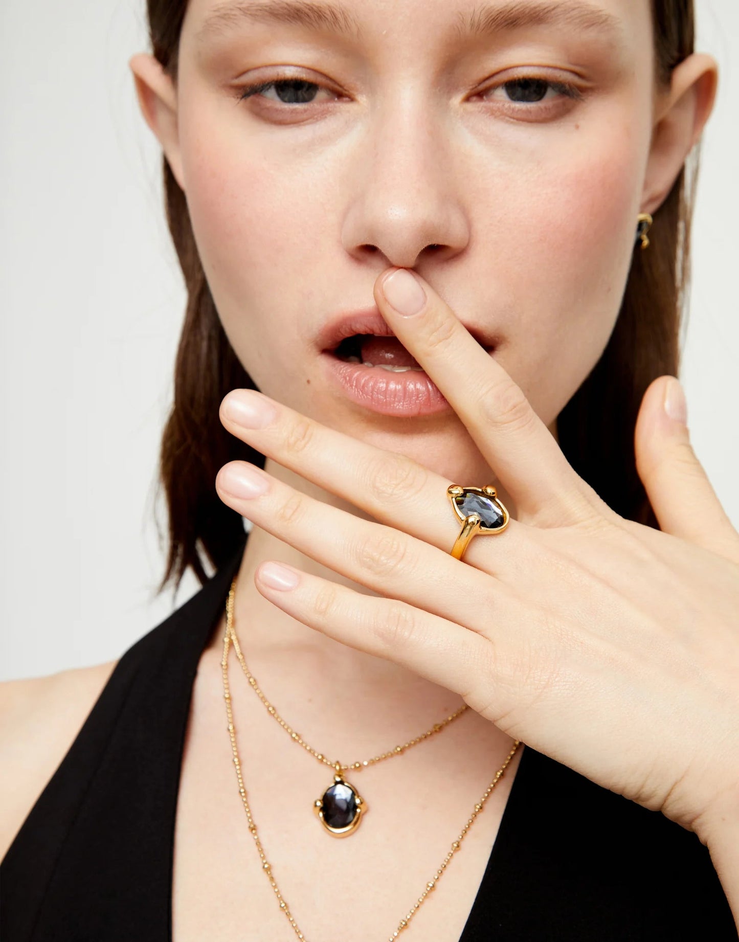 Anello Uno de 50 placcato in oro 18k con cristallo ovale sfaccettato nero - ANI0850 - Simmi Gioiellerie - Anelli