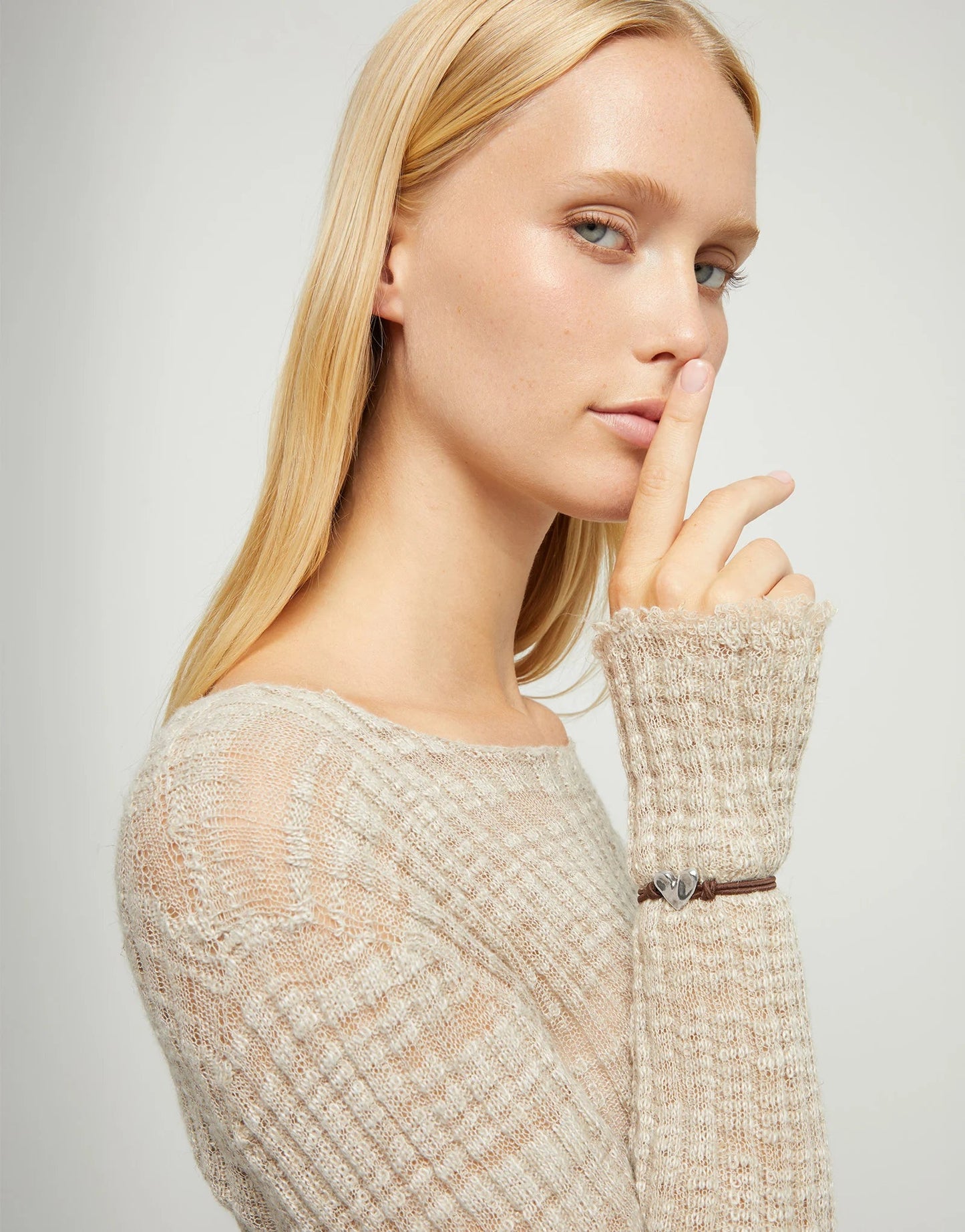 Bracciale in filo elastico marrone con cuore placcato argento sterling - Simmi Gioiellerie - Bracciali