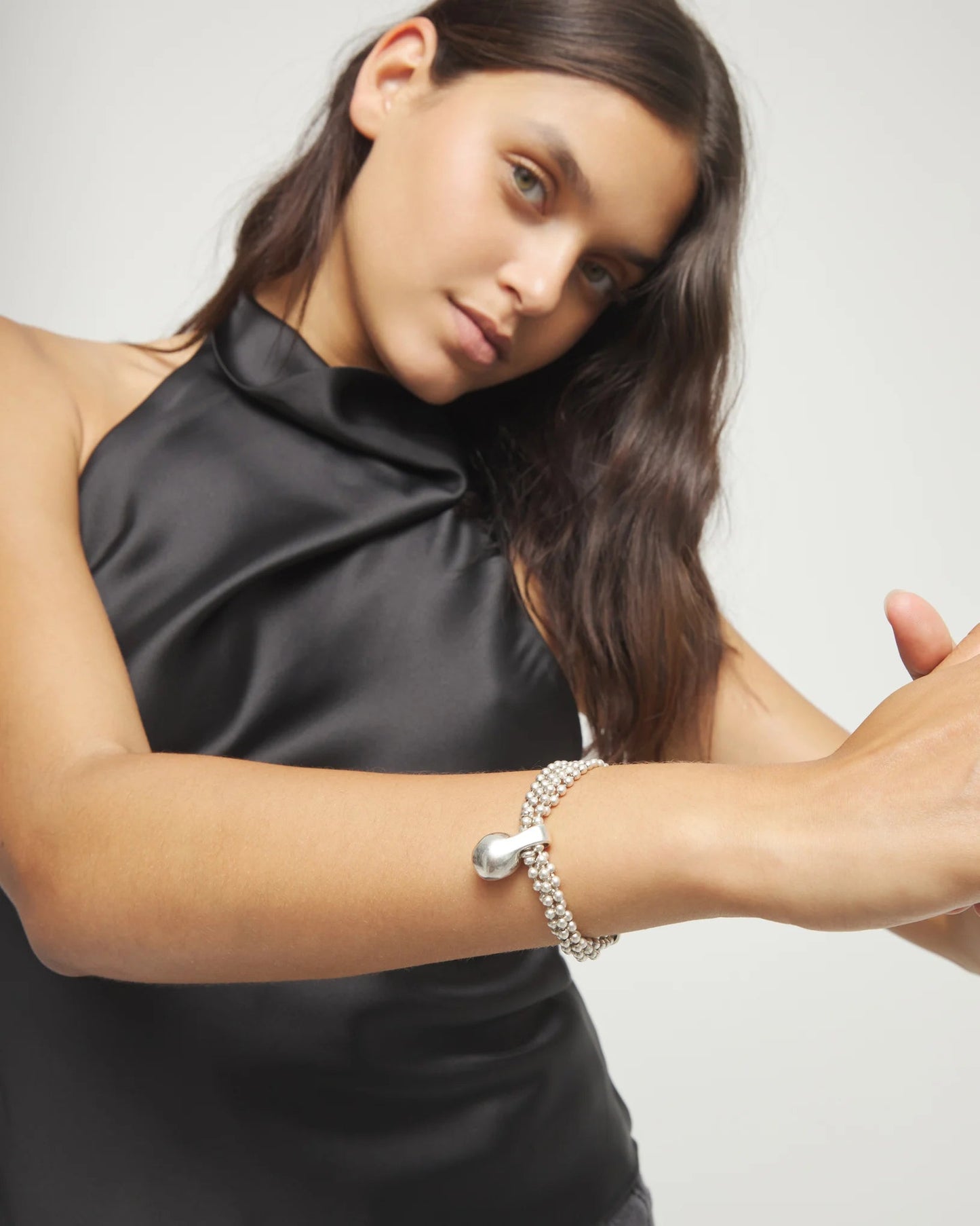 Bracciale uno de 50 con fili argentati e sfera grande PUL2607 - Simmi Gioiellerie - Bracciali