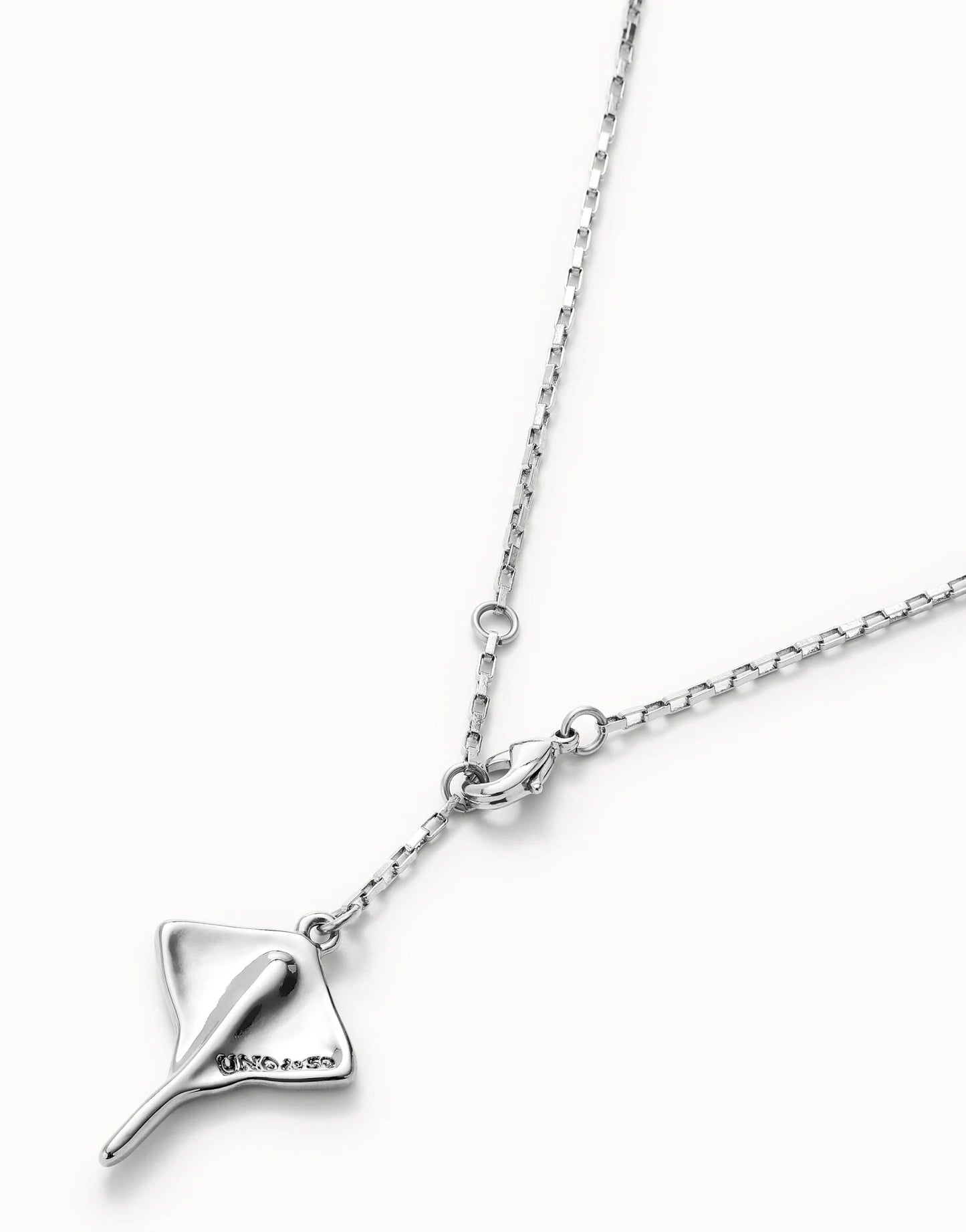 Collana da donna Uno de 50 con ciondolo con catenina corta placcato argento e figura manta gigante - Simmi Gioiellerie - Collane