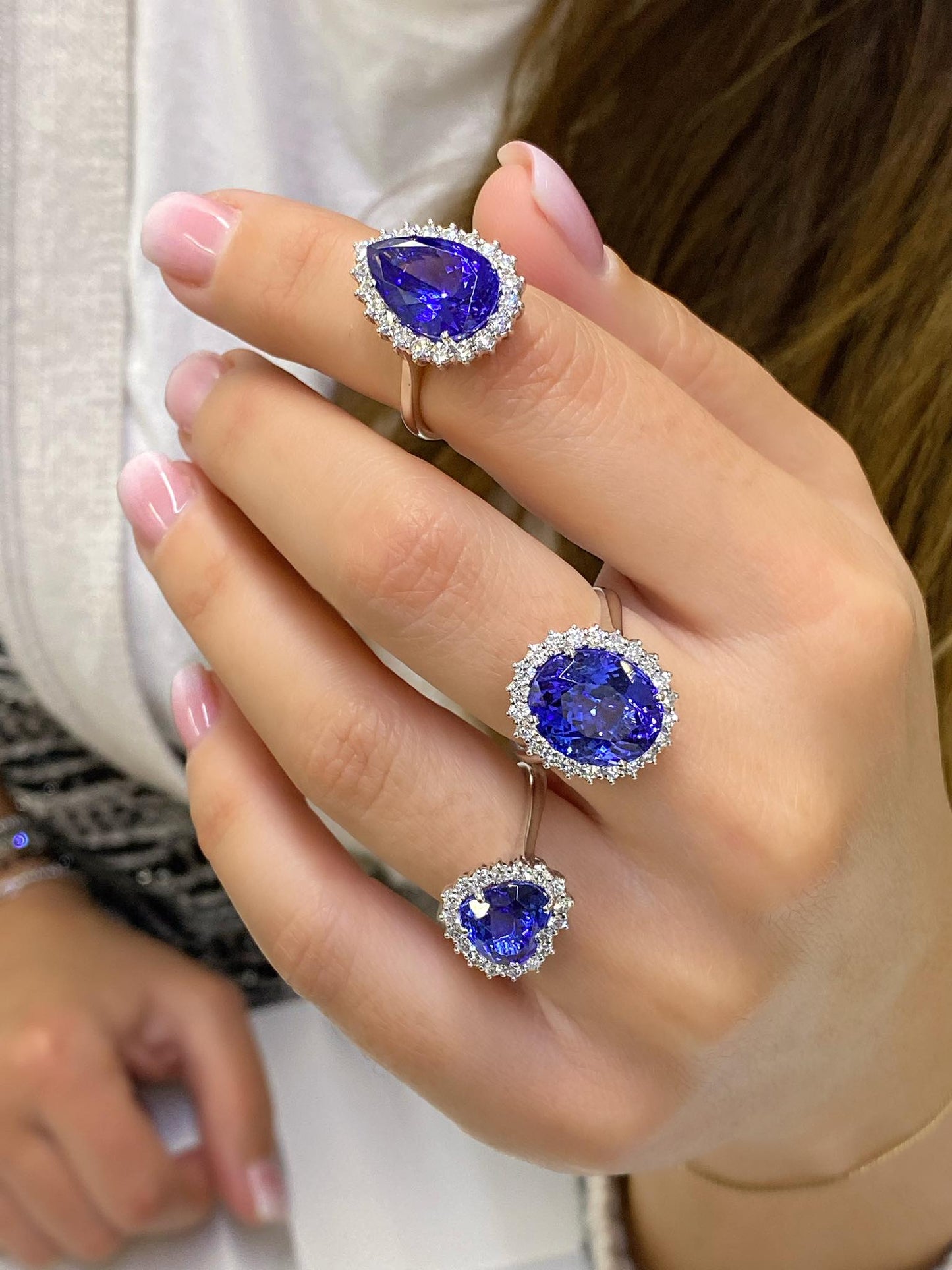 Anello ovale tanzanite e diamanti - Simmi Gioiellerie -Anelli