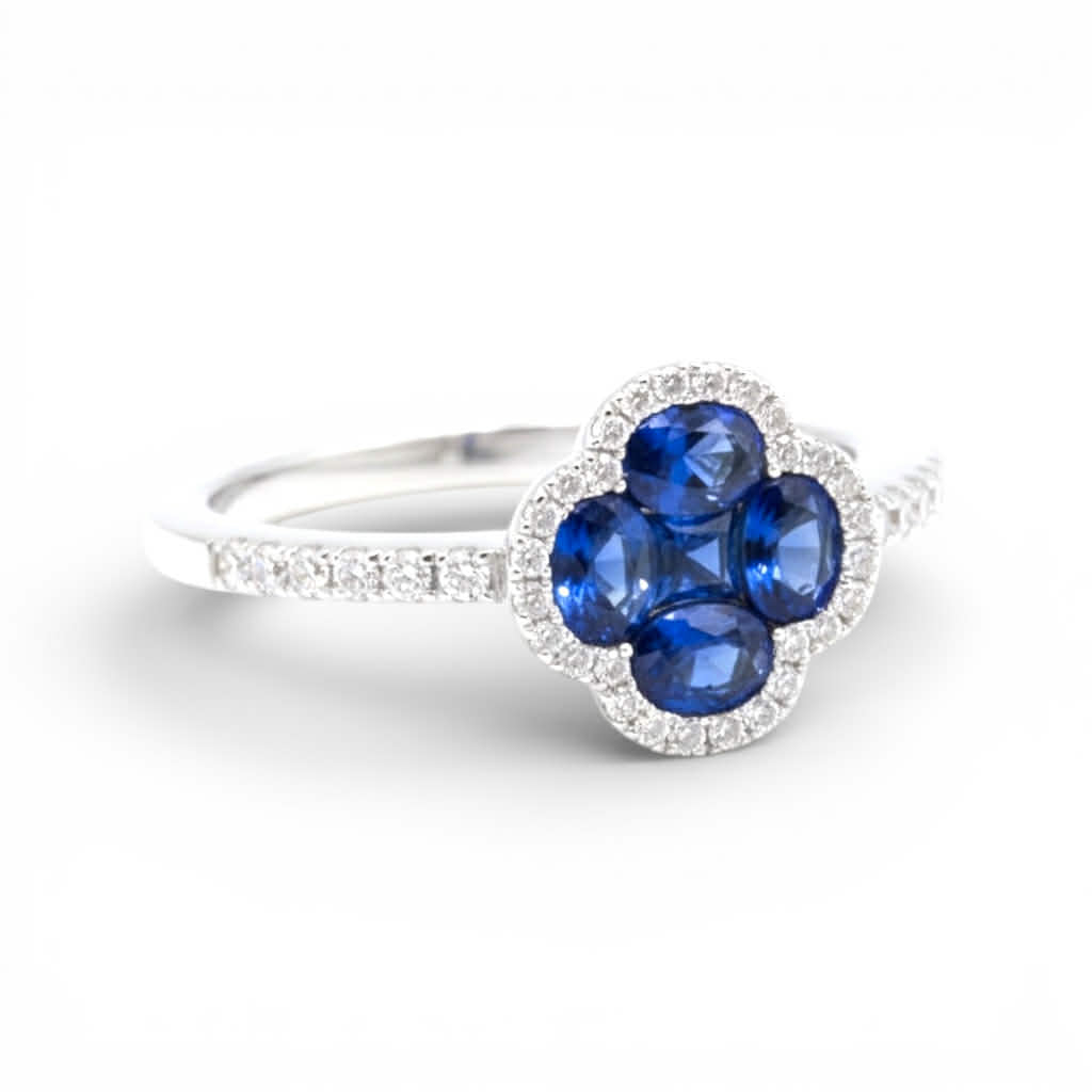 Anello Fiore in Oro Bianco con Zaffiri Blu e Diamanti – Simmi Gioielli