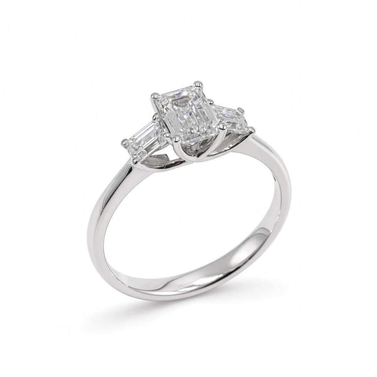 Anello Trilogy Diamanti Taglio Smeraldo in Oro Bianco 18 kt – Simmi Gioielli