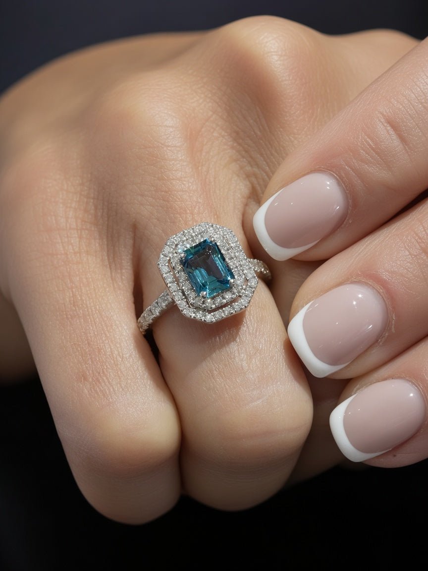 Anello in Oro Bianco 18 Carati con Acquamarina Santa Maria e Diamanti - Simmi Gioielli - Simmi Gioiellerie -Anelli