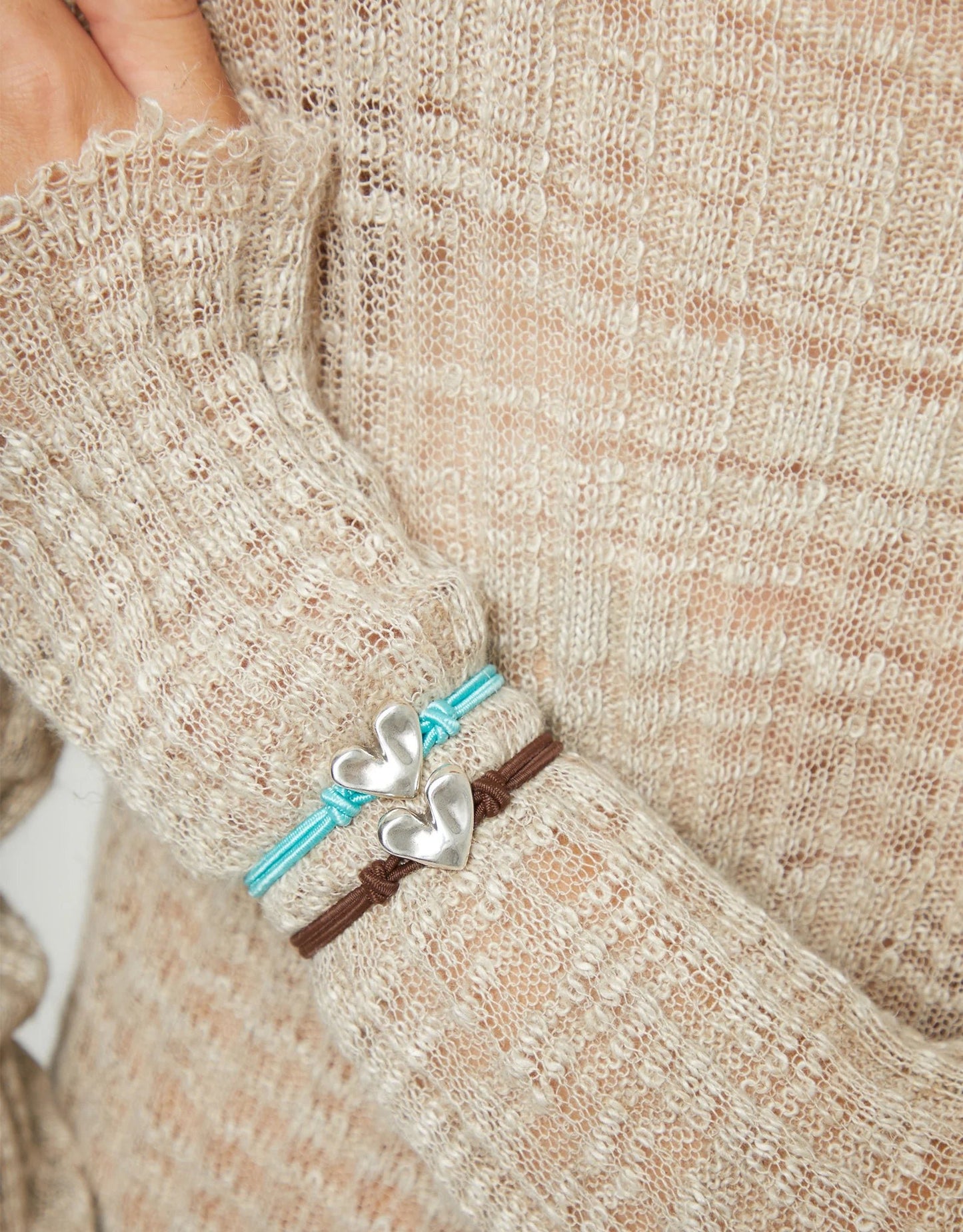 Bracciale in filo elastico marrone con cuore placcato argento sterling - Simmi Gioiellerie - Bracciali