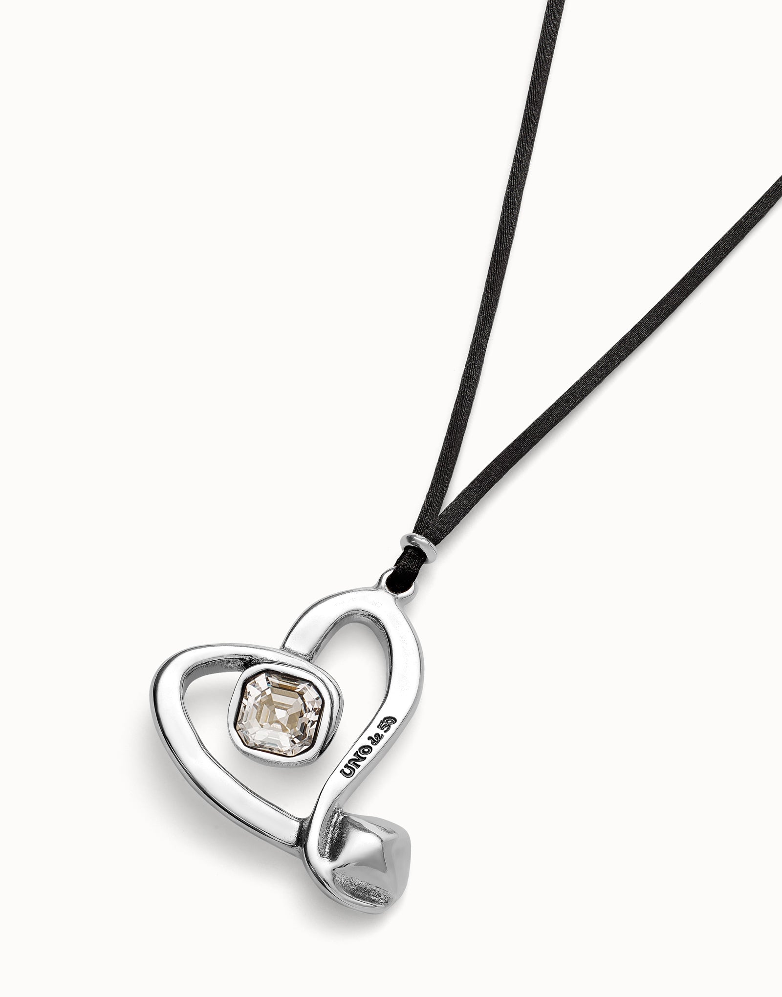 Collana da donna Uno de 50 Ciondolo lungo a cordone effetto seta e cuore centrale con cristallo trasparente - COL2012 - Simmi Gioiellerie - Collane